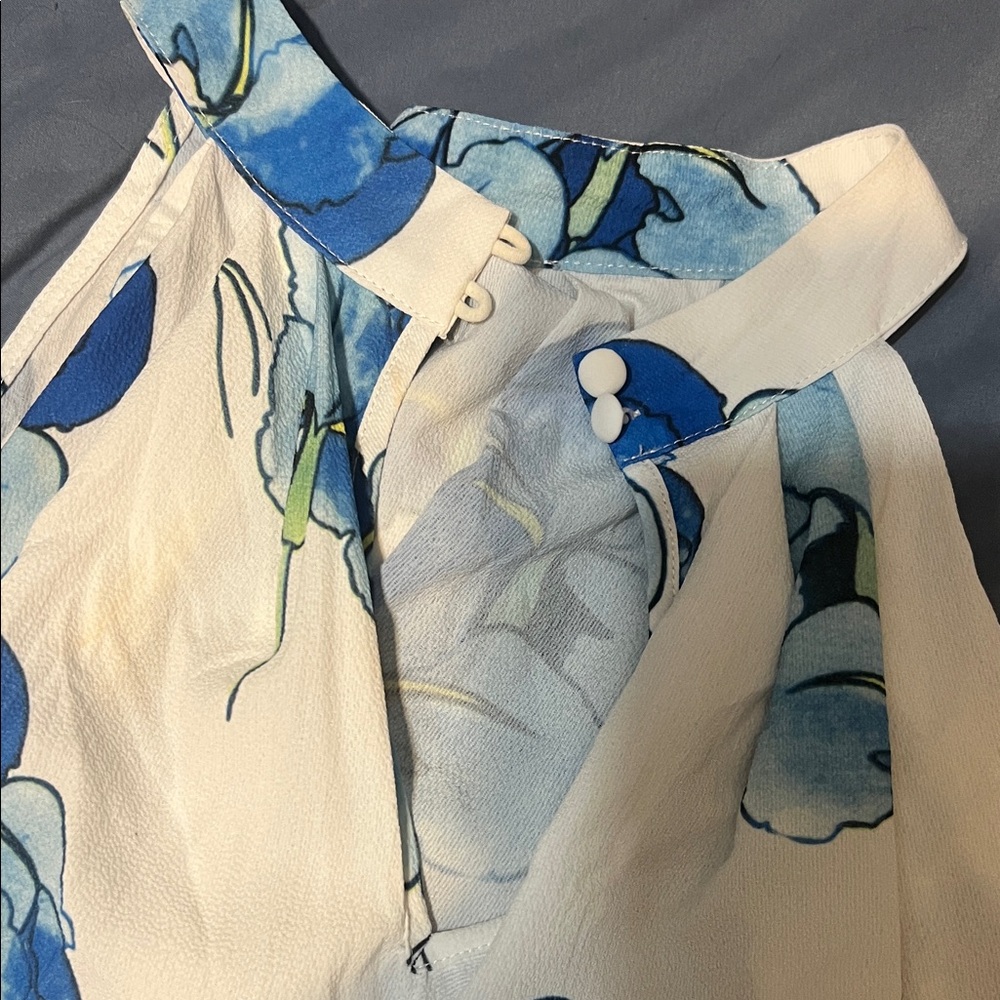 Floral Blue and White Women's Shorts and top - Picture 3 of 5